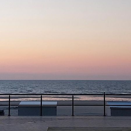 Lovely N° 9 Op Ieder Moment Een Prachtig Zeezicht & Zwembad Middelkerke Kültér fotó