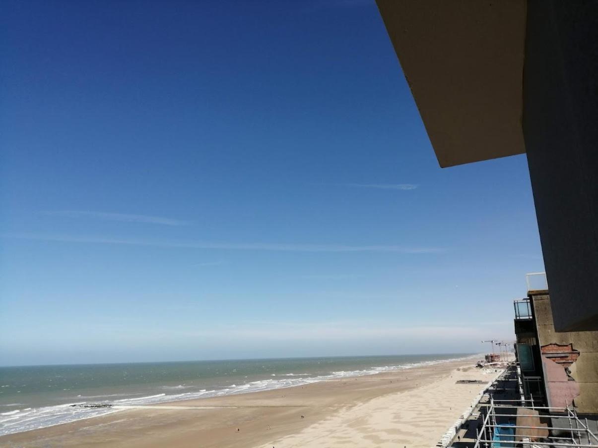 Lovely N° 9 Op Ieder Moment Een Prachtig Zeezicht & Zwembad Middelkerke Kültér fotó
